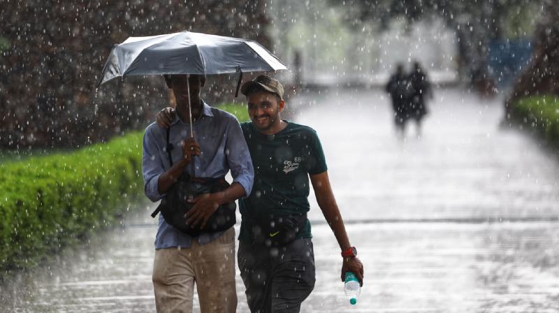 Sudden rain in the national capital Delhi news in hindi