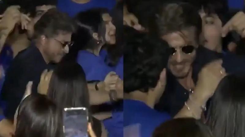 Shahrukh Khan danced with children in Ambani School annual function news in hindi