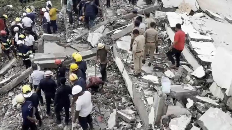 Multi-storey building collapses in Surat news in hindi