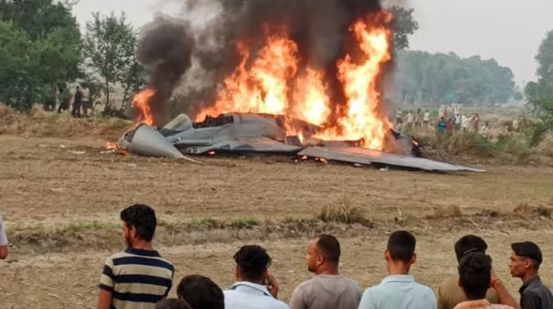 MiG-29 fighter plane crashes near Agra news in hindi