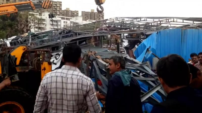 Big accident in Pune, 6 killed, 2 injured due to falling hoarding