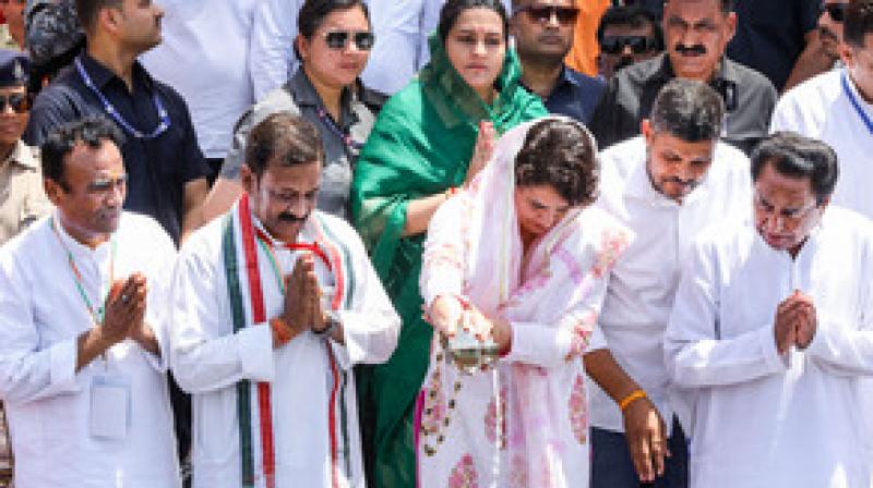 MP: Priyanka Gandhi worships Narmada river before Jabalpur rally