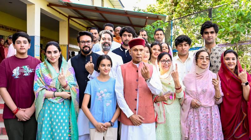 BJP candidate Anurag Thakur casts his vote news in hindi