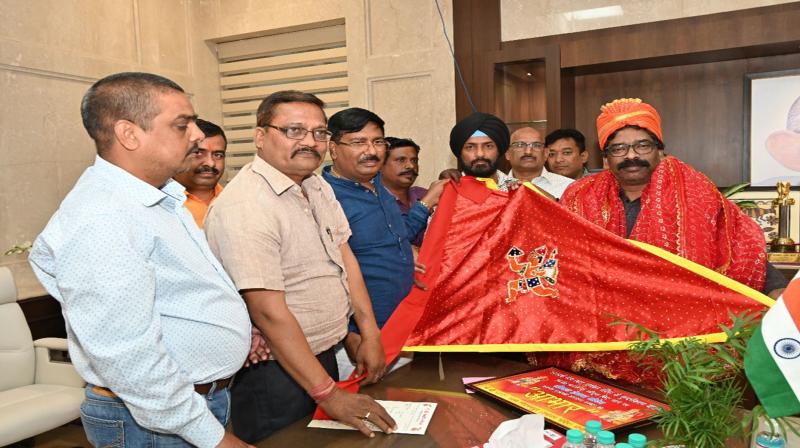 A delegation of Tapovan Temple Ranchi met Chief Minister Hemant Soren