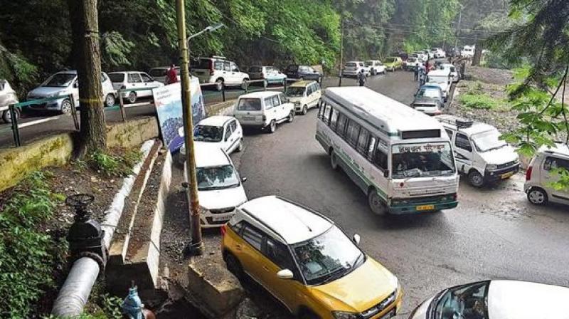 Shimla people troubled due to lack of parking news in hindi