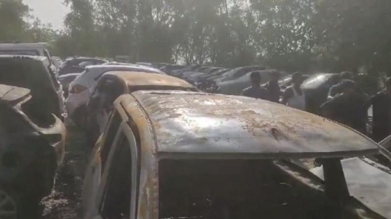 Fire broke out in cars parked in the parking lot in Madhu Vihar area of ​​Delhi 17 cars burnt to ashes