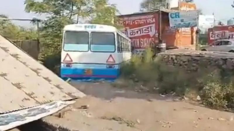 Brakes of roadways bus going to Chandigarh failed in Haryana 