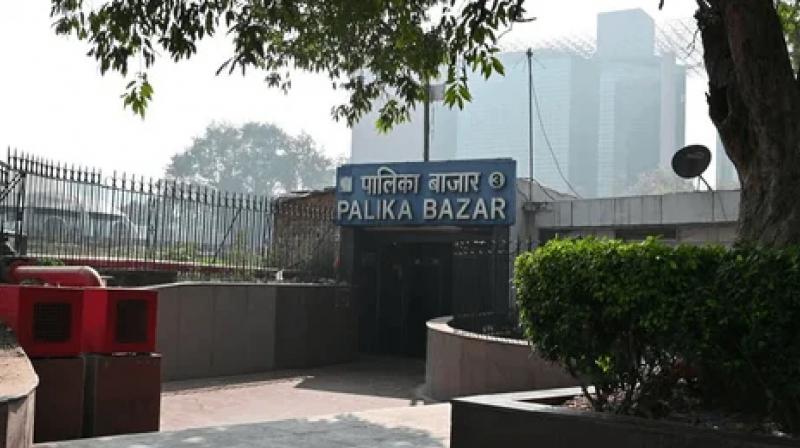 Suspicious electronic device found in Delhi Palika market news in hindi