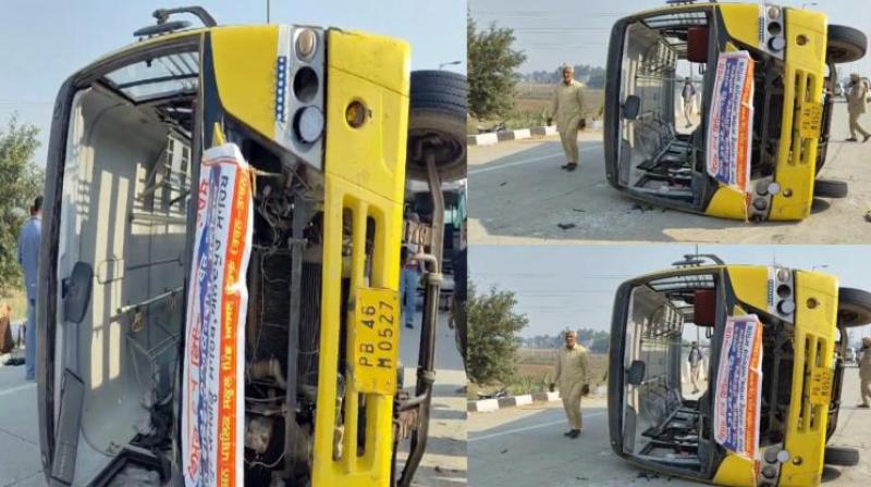 Bus full of pilgrims overturned accident news in hindi