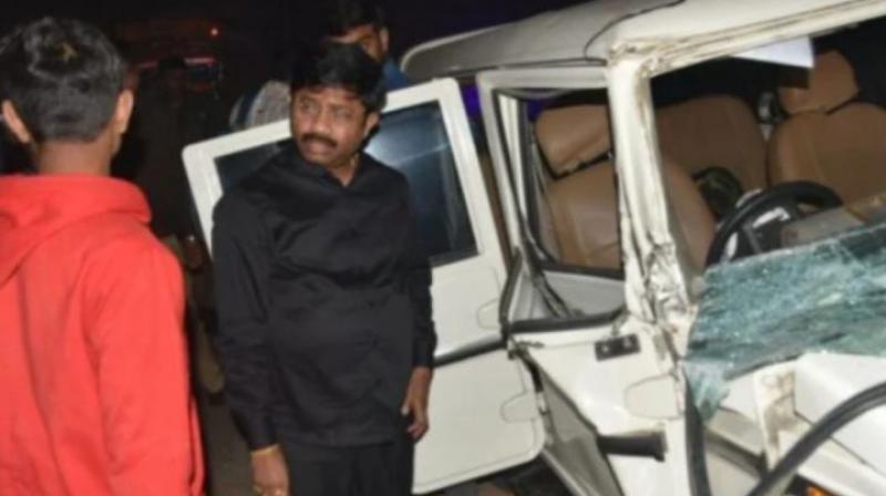 Yogi cabinet minister narrowly escapes as convoy vehicle collides with tractor news in hindi