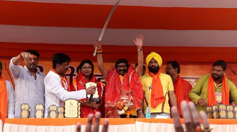 Chief Minister Hemant Soren offered prayers at Tapovan temple on the auspicious occasion of Ram Navami