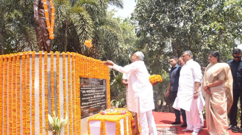 Chief Minister paid emotional tribute to former Prime Minister Chandrashekhar