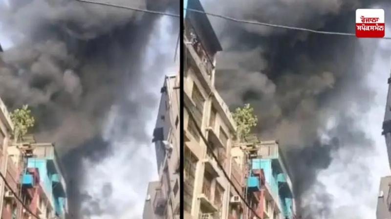 Massive fire breaks out in a shoe factory in Delhi news in hindi