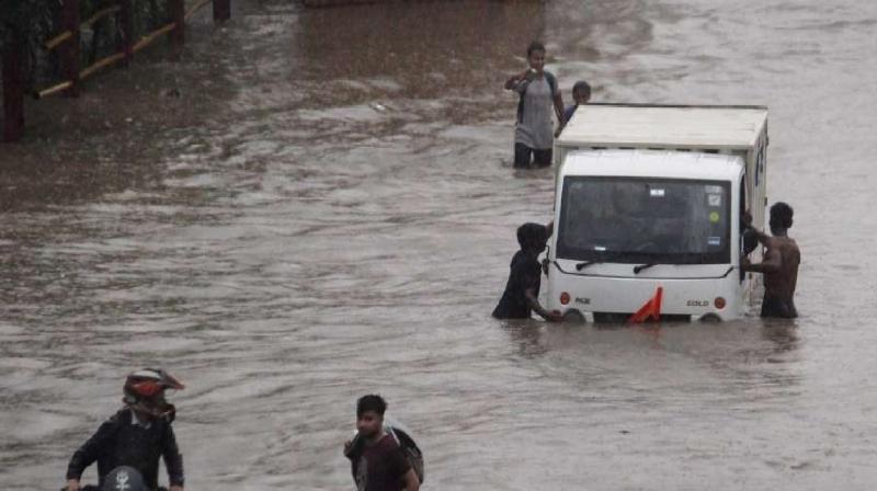 Rain in Tiruvallur city and parts of Chennai news in hindi