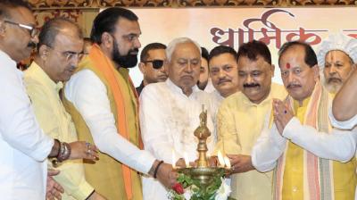 Nitish-Samrat reached the religious trust meeting news in hindi