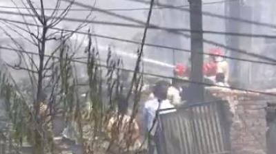 Delhi Rohini area huts Fire 2 bodies recovered News In Hindi