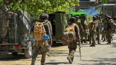 Pakistan violates ceasefire along LoC again News In Hindi