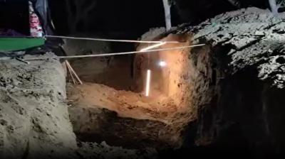 Three people died due to hill collapse in Gonda UP News  in Hindi