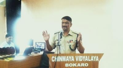 Under community policing, children and teachers were given information about the law news in hindi