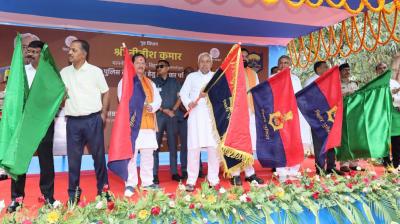 The CM nitish kumar inaugurated 520 four-wheelers and 98 two-wheelers for police use news in hindi