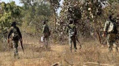 Encounter between police and Naxalites, Naxalite Kunwar Manjhi killed beaking news in hindi