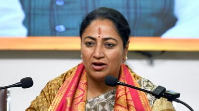 Delhi Chief Minister Rekha Gupta attacked by man at public event news in hindi