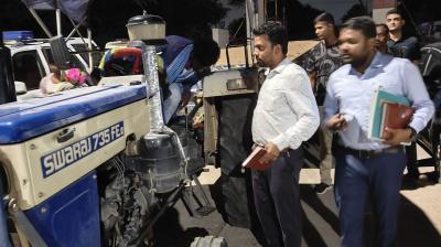 mining department seized five tractors loaded with illegal sand news in hindi