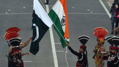 India-Pakistan Flag Meeting Seeks to Ease LoC Tensions news in hindi