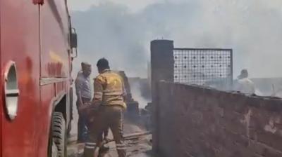 Lucknow Faizullahganj massive fire breaks out news in hindi