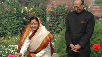 A source said, "He passed away at around 9 am this morning due to a heart attack."