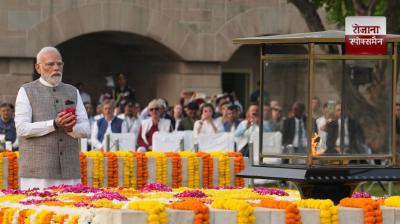PM Modi pays tribute to Mahatma Gandhi at Rajghat on his 156th birth anniversary news in hindi 