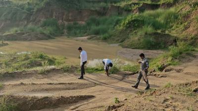 mining department found evidence of illegal excavation of two lakh cubic feet of sand news in hindi