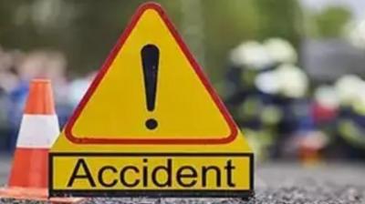5 killed, 2 injured as car falls into dry river in Maharashtra news in hindi