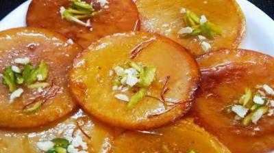 Make wonderful Kesar Malpua at home during festivals, everyone will praise after eating it.