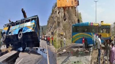 Jharkhand Tragic accident, one dead, 12 others injured news in hindi