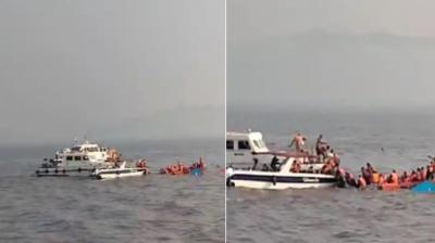 Boat capsizes near Gateway of India in Mumbai news in hindi