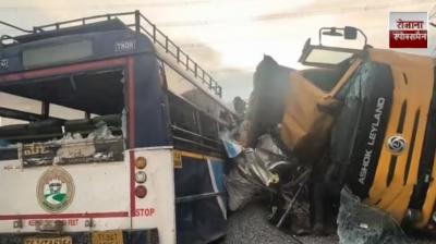 19 killed, 20 injured in bus-dumper collision in Telangana's Rangareddy news in hindi 