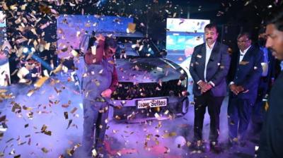 न्यू Kia Seltos कार का उपायुक्त ने किया अनावरण
