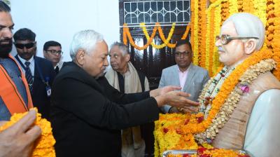 इस अवसर पर मुख्यमंत्री ने भारत रत्न जननायक स्व. कर्पूरी ठाकुर के पुत्र एवं केन्द्रीय कृषि एवं किसान कल्याण राज्य मंत्री  रामनाथ ठाकुर द्वारा लिखित पुस्तक 'संसद और मैं', 'मेरे संसदीय स्वर' का विमोचन किया।