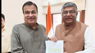 पटना साहिब सांसद श्री रविशंकर प्रसाद ने किया सड़क परिवहन मंत्री श्री नितिन गडकरी का किया अभिनंदन मंत्री जी ने NH-22 पुनपुन के निकट से NH-31 दीदारगंज तक सड़क विस्तारीकरण एवं चौड़ीकरण की मांग को दी सहमति