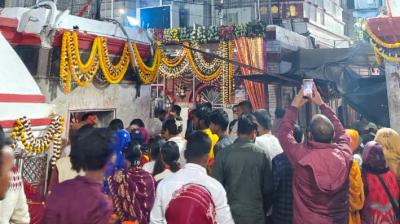 शिव पार्वती के मिलन का महापर्व शिवरात्रि के पावन उत्सव पर देवनागरी बासुकीनाथ धाम हर- हर महादेव के जयकारों से गूंजता रहा।