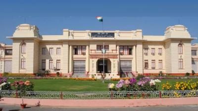 सदन में इतना तनाव बढ़ गया की सदन में अजीबो ग़ज़ीब स्थिति कायम हो गया