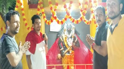 On Saturday, Mahaprasad of Shani Dev Maharaj was distributed news in hindi