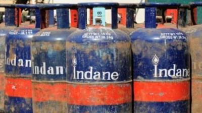 Commercial LPG cylinder price slashed by Rs 24 latest news in hindi