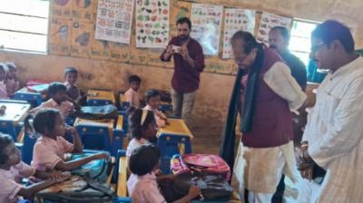 Finance Minister Radhakrishna Kishore reached the Naxal-affected area Jhumra news in hindi