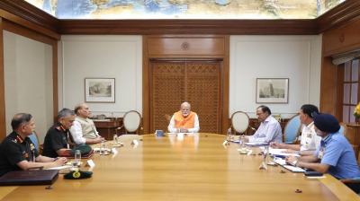 PM Modi meets all 3 defence chiefs latest news in hindi
