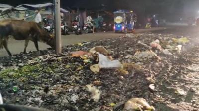 Piles of garbage on the way to Dundibagh, the biggest market of Bokaro district news In hindi