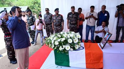 CM Hemant Soren and the Governor paid tribute to martyred soldier News In Hindi