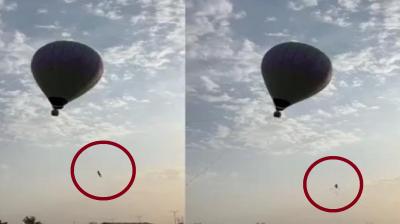 flying air balloon accident in Rajasthan, employee stuck in air, died news in hindi