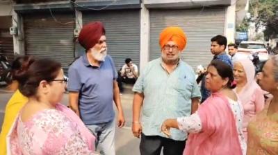 Tension at booth number 72 in Ludhiana West, voter alleges tampering news in hindi